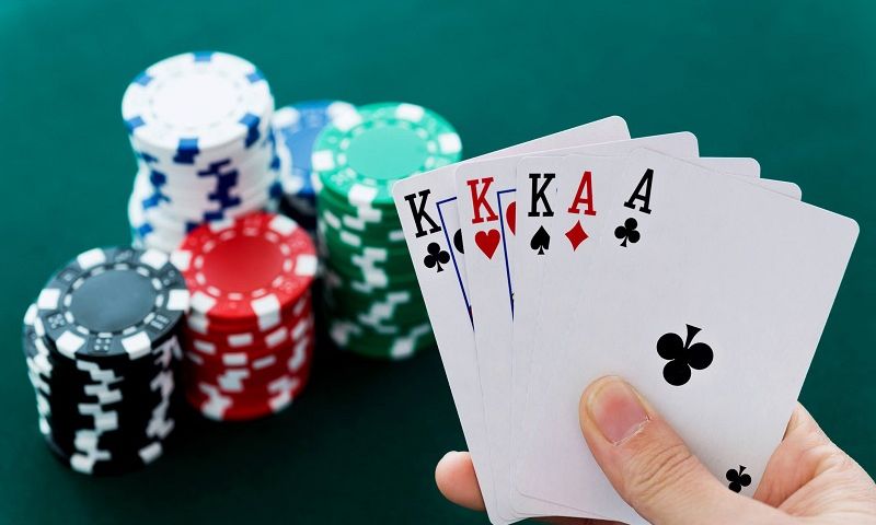 Bí quyết chiến thắng khi chơi Poker Vin777